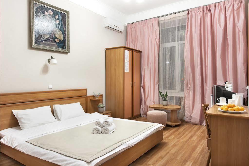 Centrooms Kropivnizkogo Mini-Hotel Kiev Esterno foto