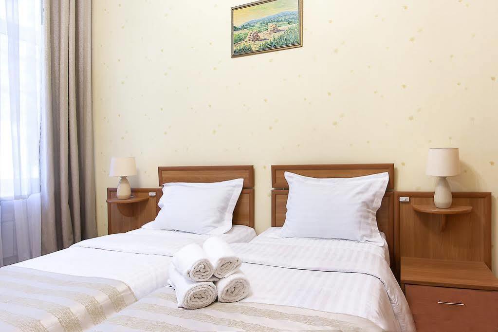 Centrooms Kropivnizkogo Mini-Hotel Kiev Esterno foto